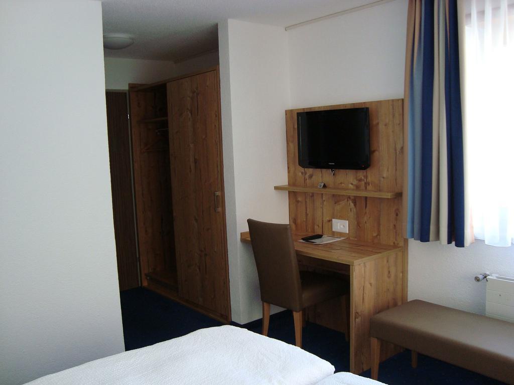 Hotel Bergfreund Herbriggen Room photo